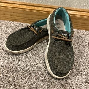 Youth size 6 Hey Dudes